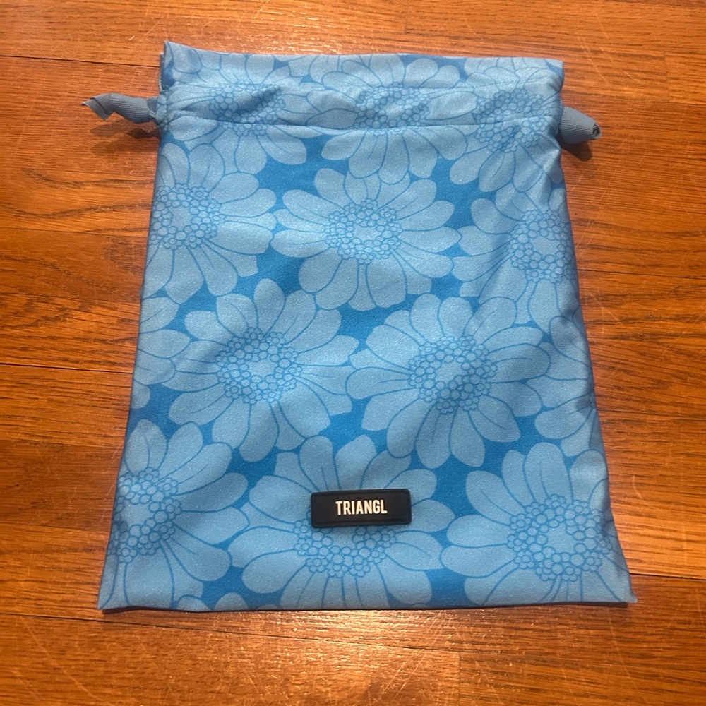 Triangl swim neoprene zip pouch
